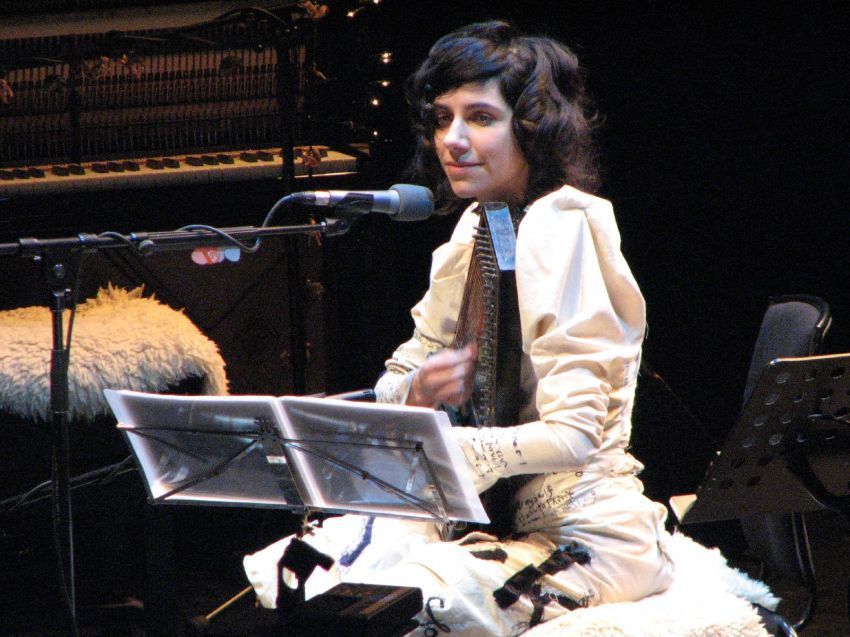 Album Terbaik dari Abad ke-21 yang Seharusnya Sudah Kamu Dengar Sejauh Ini 60 PJ Harvey