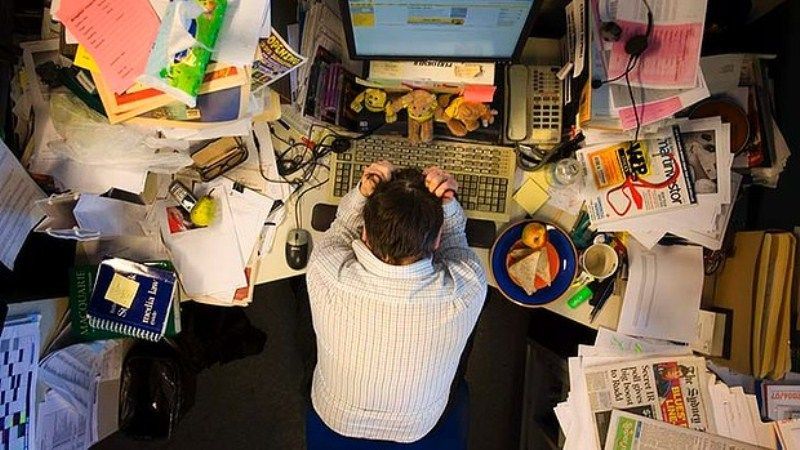  Bekerja di tempat yang nggak kamu suka