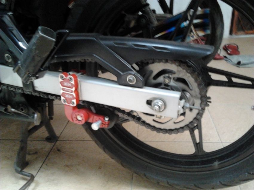 Hiks, roknya kena ini