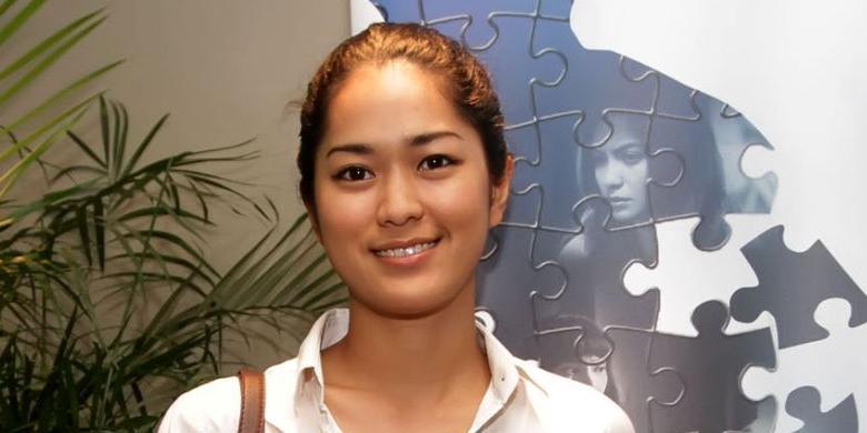 Dandan sederhana begini bisa makin cantik loh