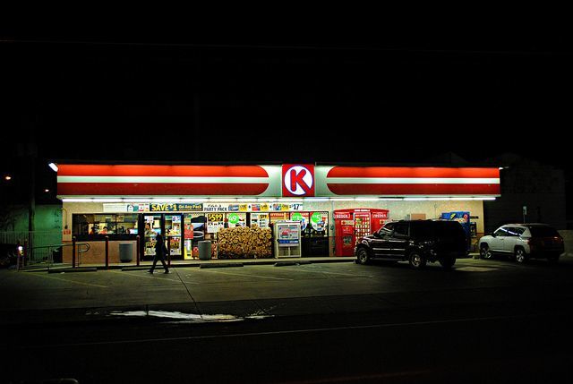 Buat Kamu yang Gemar Minum Bir, Derita Ini Pasti Sudah Kamu Akrabi 26 beli bir kadang bikin kesel