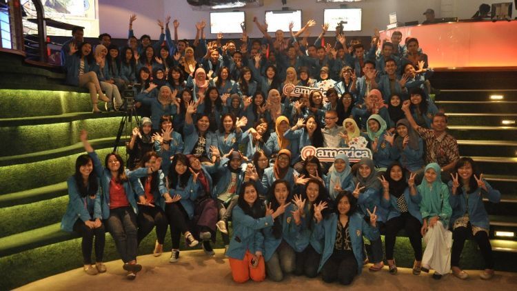 Buat Para Sarjana Sastra, Jangan Galau Memilih Jalan Karirmu Ya…