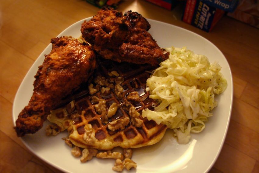 Ayam dan Waffle. Gak nyambung, man
