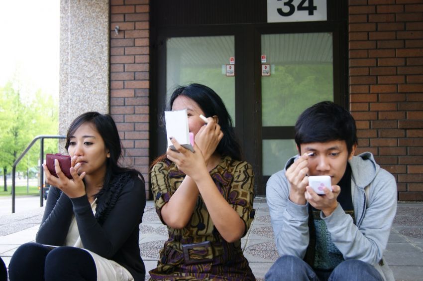 Cewek ditungguin dandan, lama