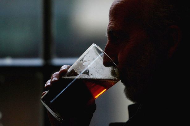 Buat Kamu yang Gemar Minum Bir, Derita Ini Pasti Sudah Kamu Akrabi 39 kecanduan
