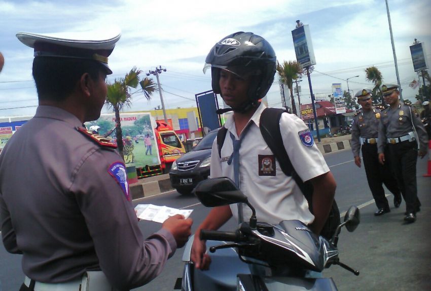 Cobalah berurusan dengan polisi