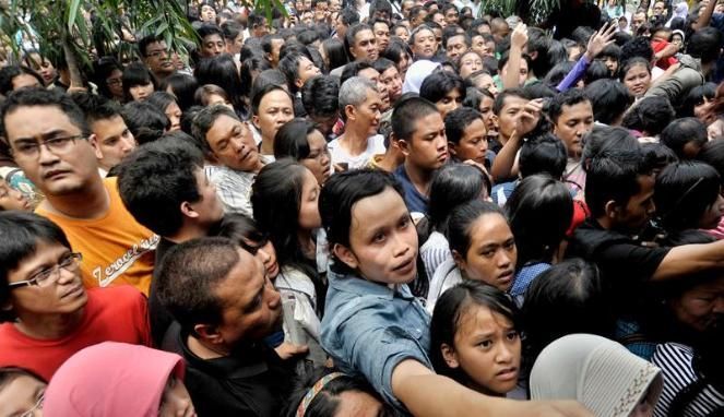 Rela desak-desakan