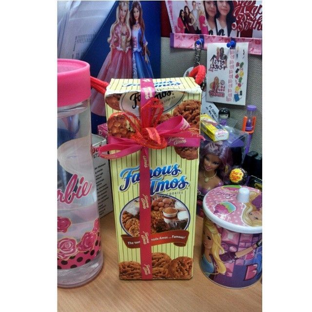 koleksi pernak pernik barbie milik Happy