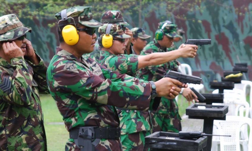 Kamu bisa menggunakan bermacam senjata