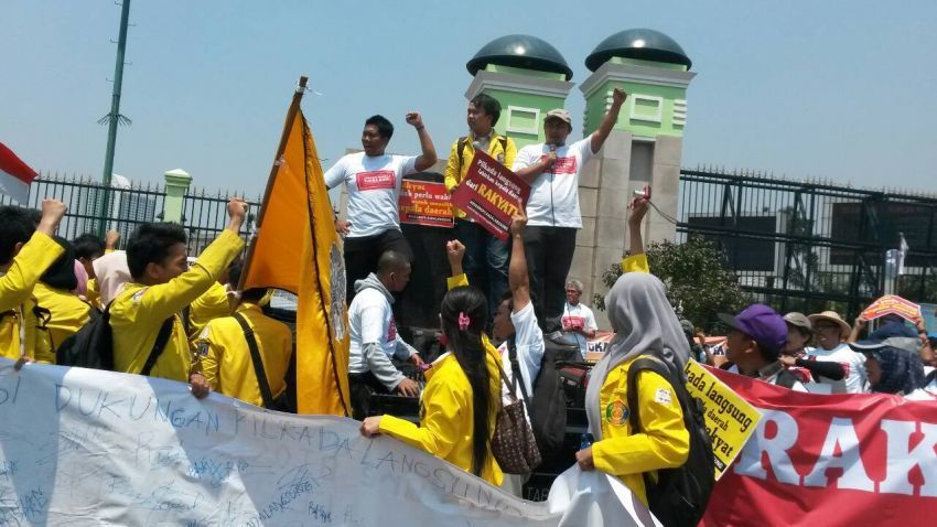 Mereka adalah pribadi idealis yang tetap mampu mengemas diri