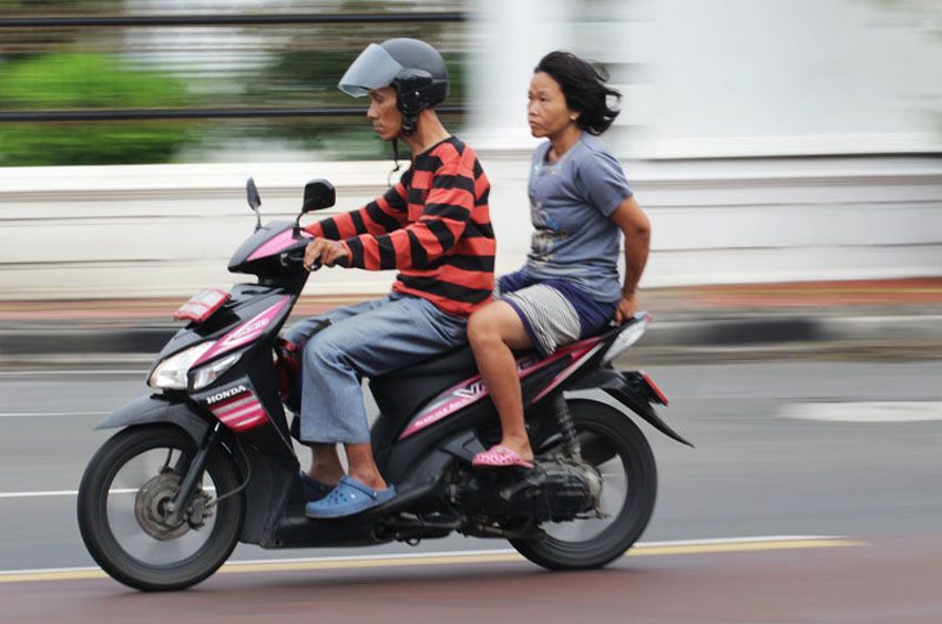 Gak pake helm
