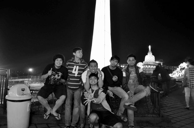 Merekalah keluarga barumu