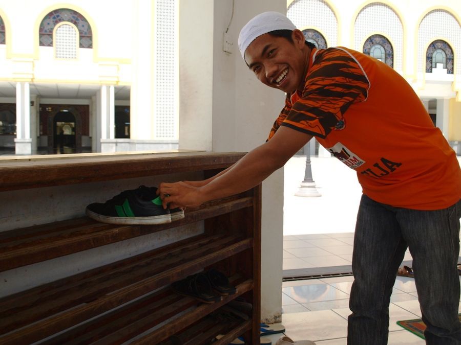 21 Pengalaman Ini Pasti Sudah Dilalui Oleh Cowok yang Rajin Shalat Jum’at