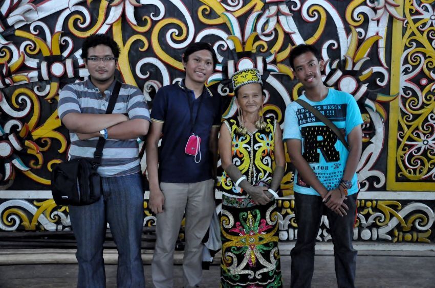 Ketemu orang Dayak langsung di Pampang, Kal-Tim