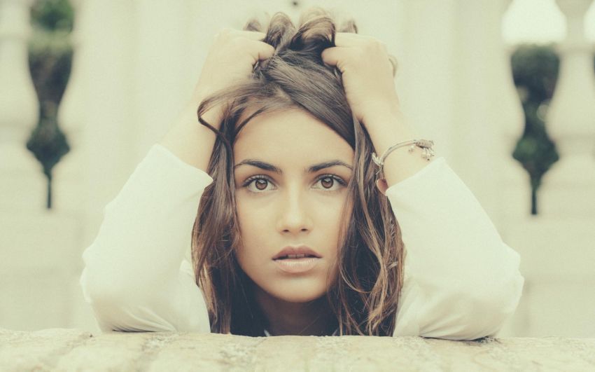 look-girl-portrait-hd-wallpaper