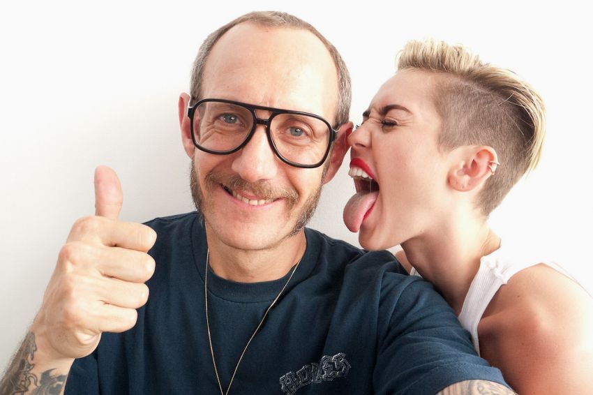 Gak tiap hari Miley Cyrus main ke studiomu