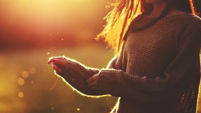 mood-girl-sweater-bokeh-hd-wallpaper