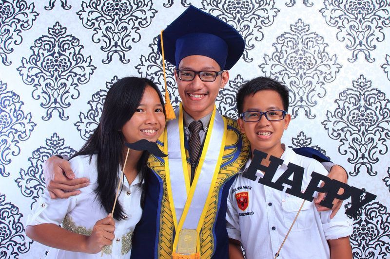 Enak ya udah wisuda