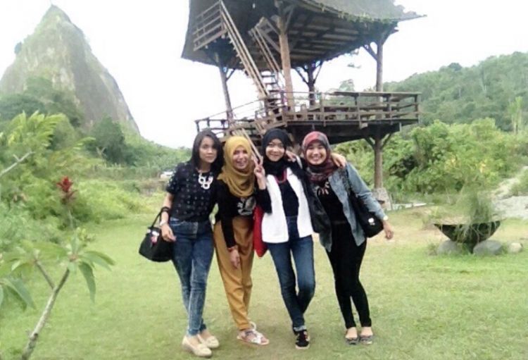 Riani, 22, Bukittinggi