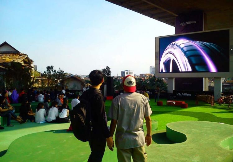Suasana di Taman Film