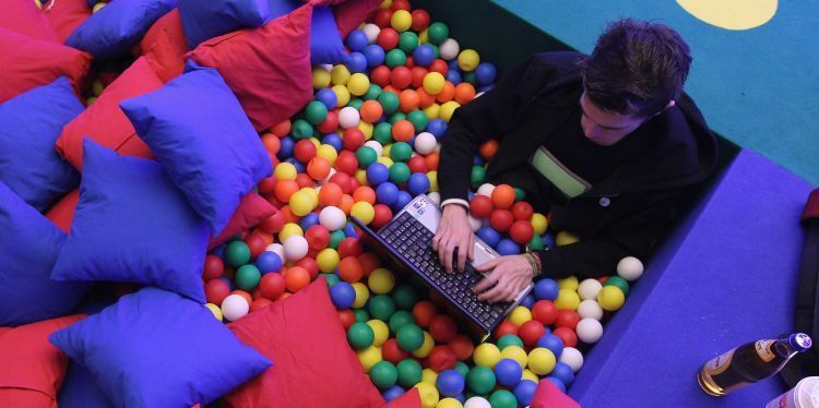 10 Hal yang Harus Kamu Ingat Ketika Mencintai Seorang Introvert 28 Introvert nyaman dengan kesendiriannya