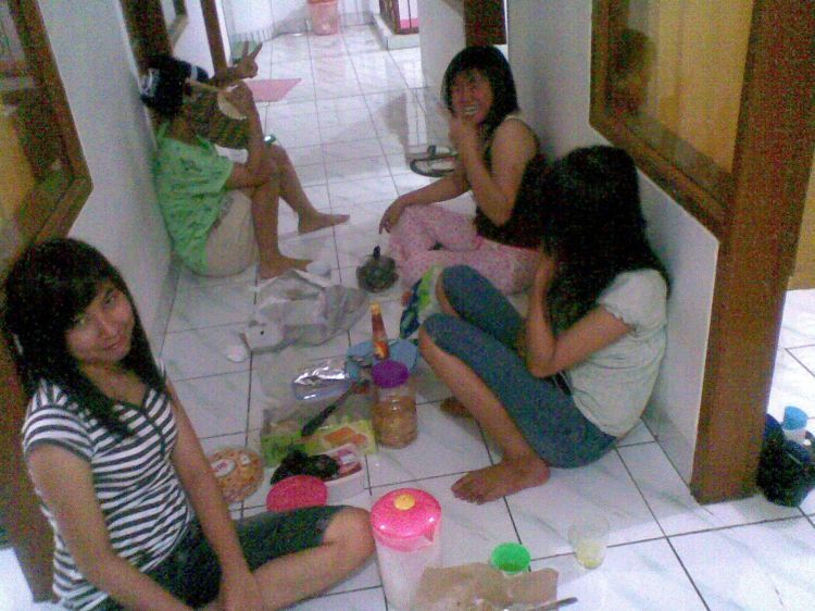 makananmu ludes dihabisin temen sekos