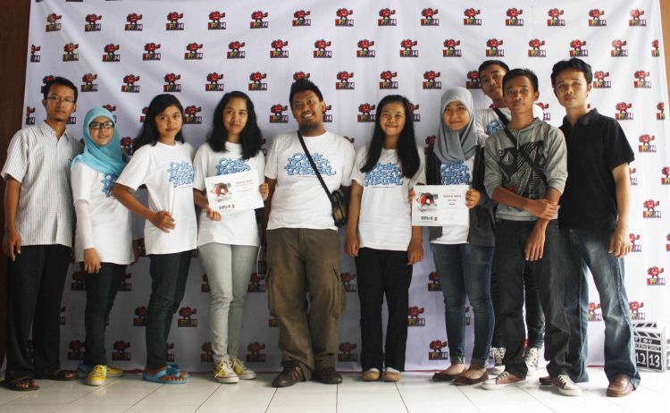 Ikuti kegiatan di luar kampus