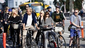 Hidup Tanpa Mobil, Banyak Cuti, dan Hal-Hal Lain yang Menjadikan Orang Denmark Manusia Paling Bahagia Di Dunia