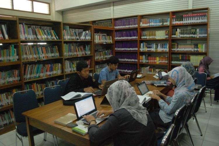Internetan di perpustakaan
