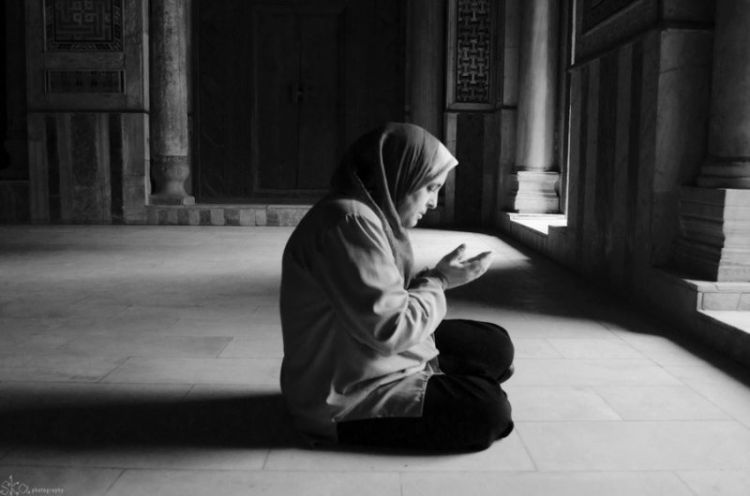 orang tua yang tak lelah mendoakan anaknya