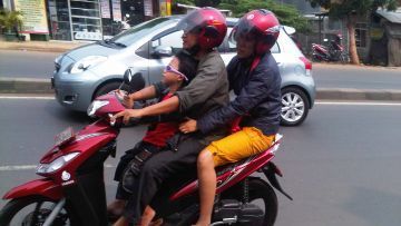 Saat Kita Ugal-Ugalan Naik Motor, yang Jadi Tumbalnya Adalah Anak-Anak Kita