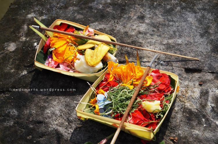 Sesajen di Bali