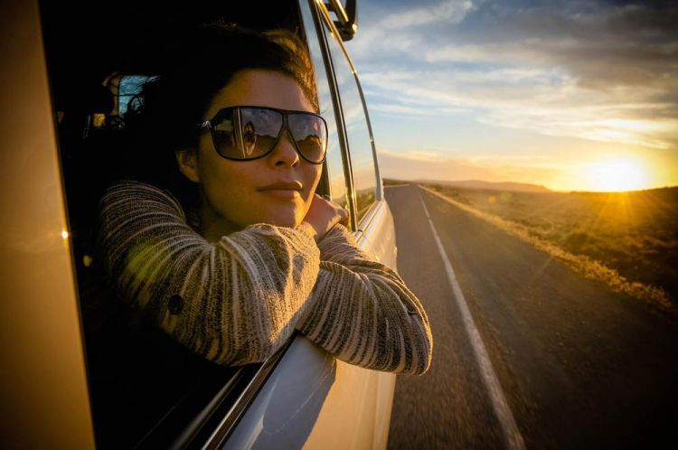 10 Negara Terbaik Buat Cewek yang Mau Solo Traveling. Salah Satunya Indonesia Lho!