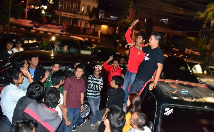 Datang ke spot bareng-bareng atau sendiri-sendiri