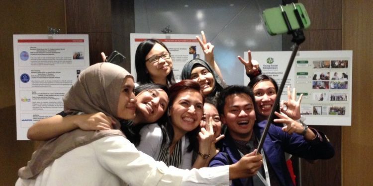 Jika Hal-Hal Ini Sudah Kamu Lewati, Berarti Tahun 2014 Berhasil Kamu Lalui Dengan Bahagia! 18 2014 tahunnya tongsis