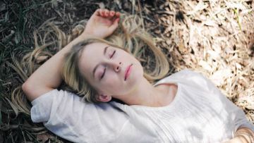 9 Posisi Tidur yang Bisa Membuatmu Terlelap Nyaman dan Bangun Dengan Lebih Segar