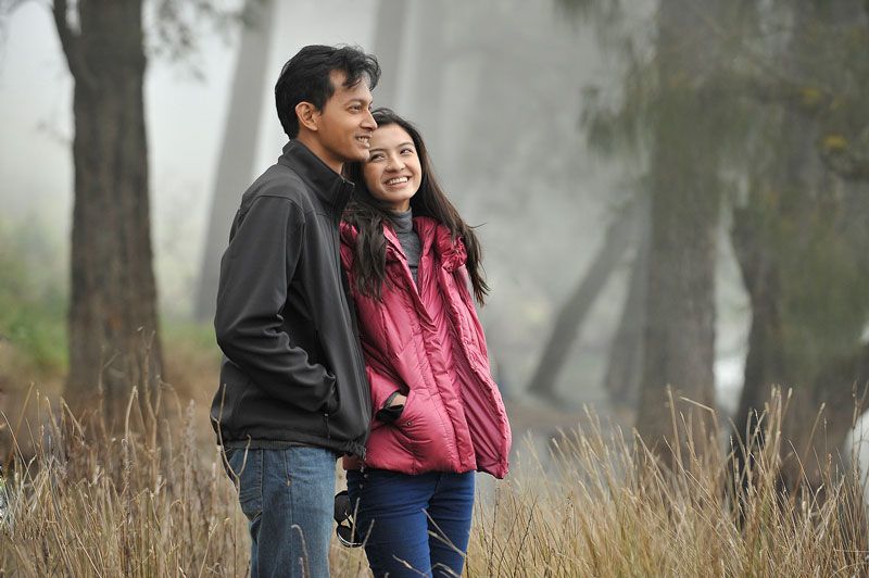 Untukmu, yang Sedang Bimbang Karena Jatuh Hati Pada Sahabat Sendiri
