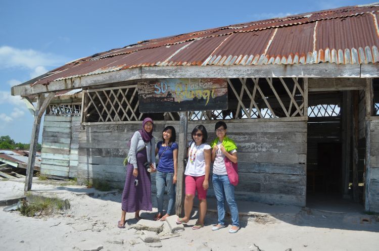 SD Laskar Pelangi yang hukumnya wajib masuk ke daftar destinasi
