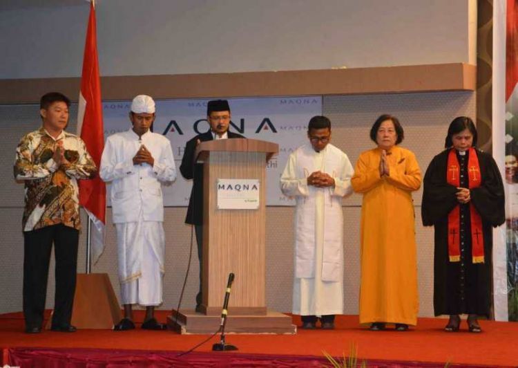 Walau berbeda-beda keyakinan tapi bisa saling rukun dan menghormati
