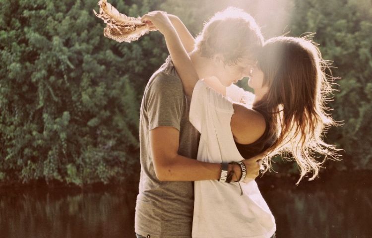 Peluklah dia dengan sayang, jangan dengan nafsu
