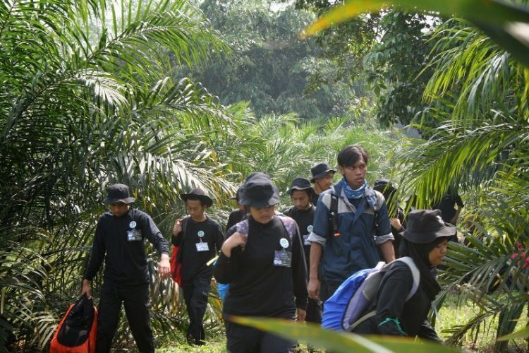 Yang ada malah praktikum dan bikin laporan