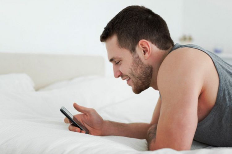 Sehabis telepon, jangan letakkan hpmu di dekat kepala kamu