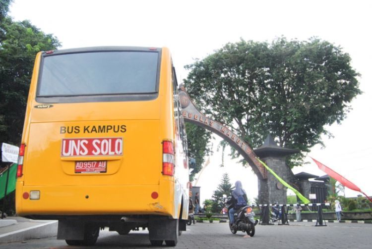 bus kampus ke Barat
