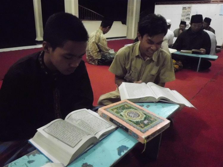 Jangan lupa tadarus sambil nunggu bedug maghrib