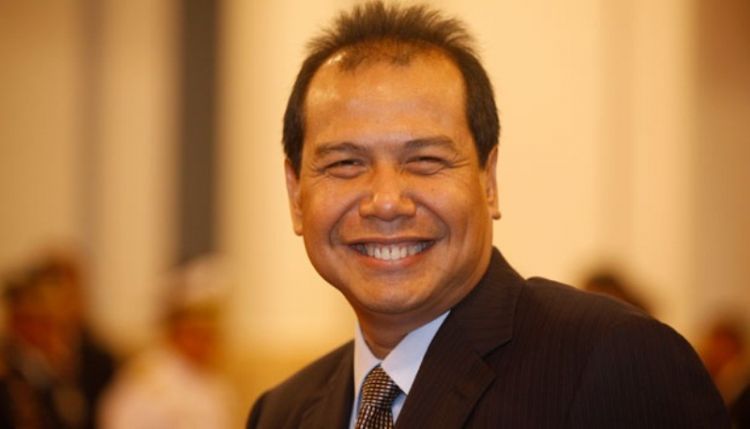 Walau keadaan ekonomi sulit, ia justru mencoba berbisnis