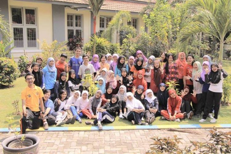 Mahasiswa Battra peduli dengan kebersihan lingkungan mereka (dok. pribadi).