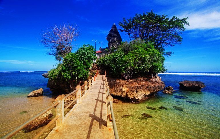 Daftar Pantai di Jawa Timur, Nggak Kalah Indah dengan Pantai di Wilayah Lain