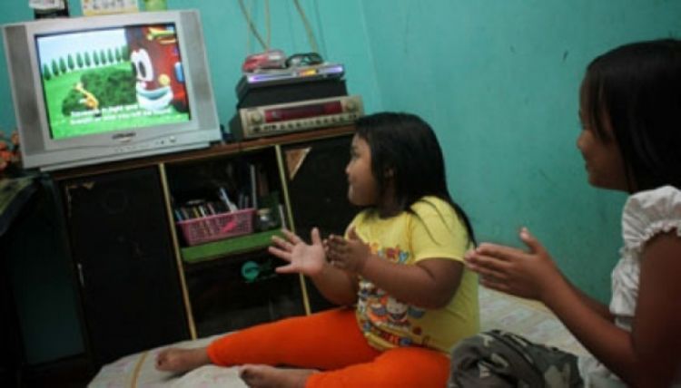 non TV gak boleh deket-deket