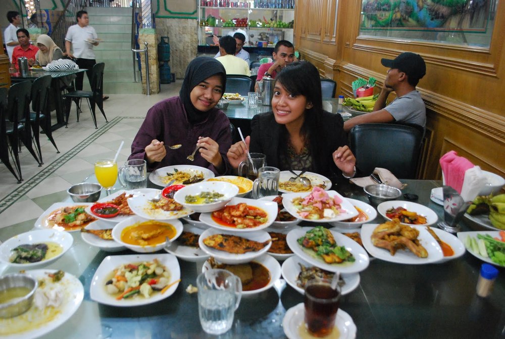 13 Alasan Untuk Bilang: “I Love You, Nasi Padang!”
