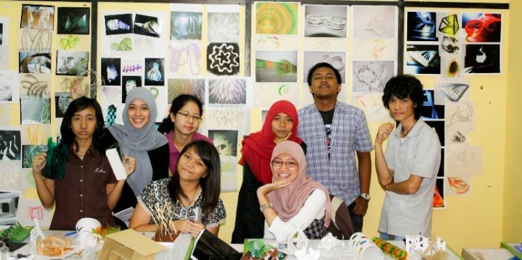Teman-teman yang pengertian dan solid